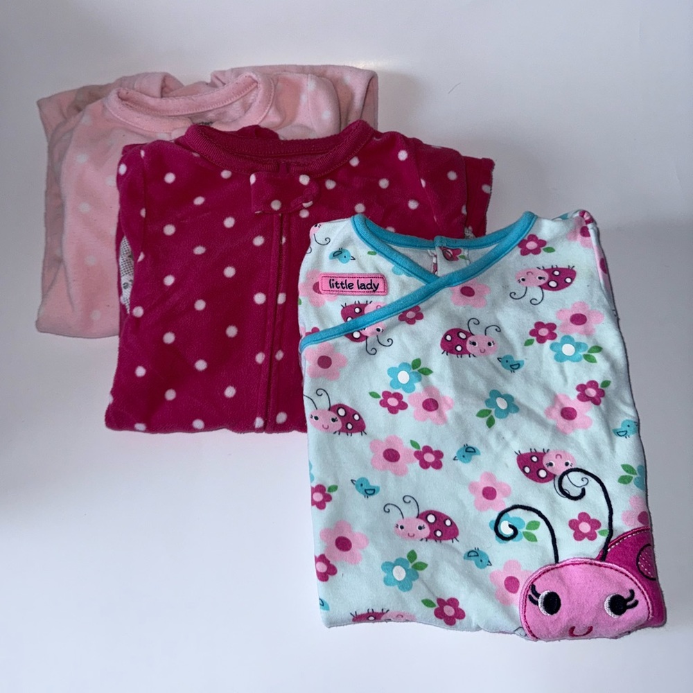 Bundle Carter’s pajamas for girls Pink and Blue size 12 Months